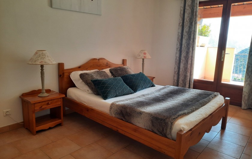 Location de vacances - Gîte à Utelle - Chambre avec un lit double