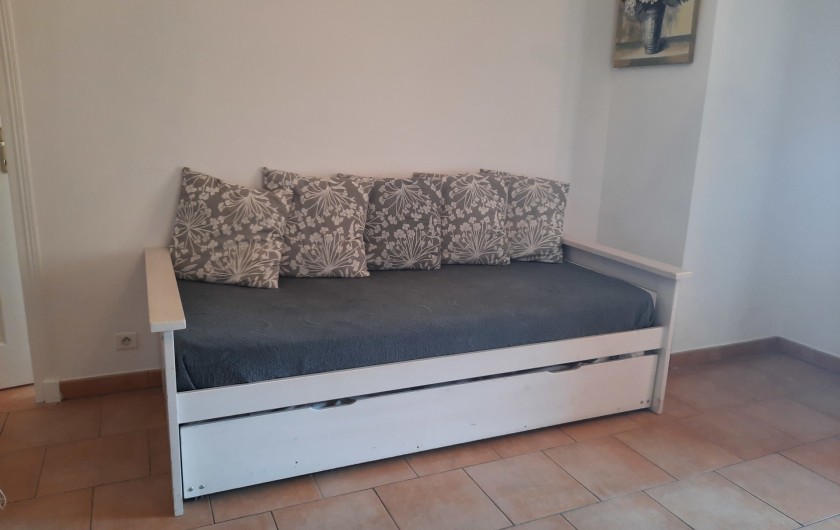 Location de vacances - Gîte à Utelle - Canapé Gigogne                        2 couchages 1 place