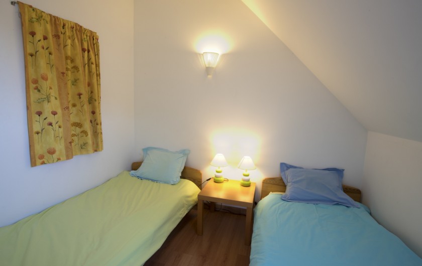 Location de vacances - Maison - Villa à Rosheim - Petite chambre - deux lits simples 90x190cm - placard de rangement