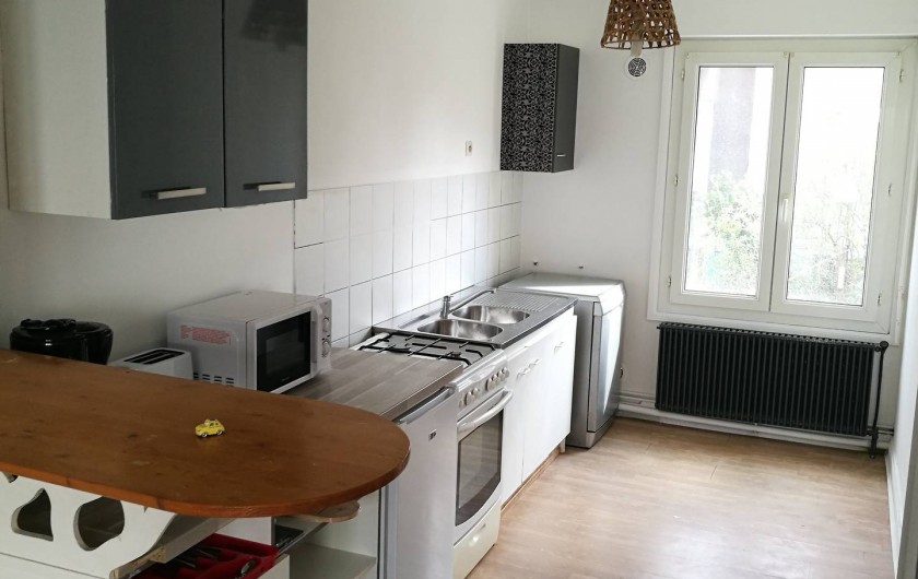 Location de vacances - Appartement à Boulogne-sur-Mer - Cuisine fonctionnel avec, four, micro onde, frigo, grille pain, cafetière...