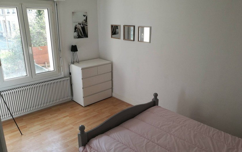 Location de vacances - Appartement à Boulogne-sur-Mer - Chambre avec vue sur jardin