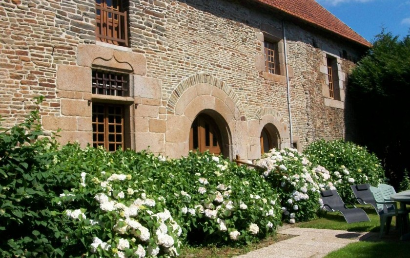 Location de vacances - Maison - Villa à Pontorson - Façade et jardin privé