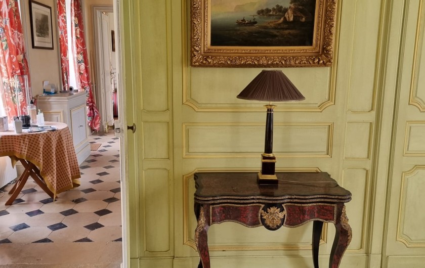 Location de vacances - Château - Manoir à Mesnil-Verclives - detail dans la salle à manger