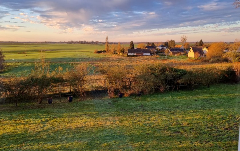 Location de vacances - Château - Manoir à Mesnil-Verclives - la vue d une des chambres à l'étage