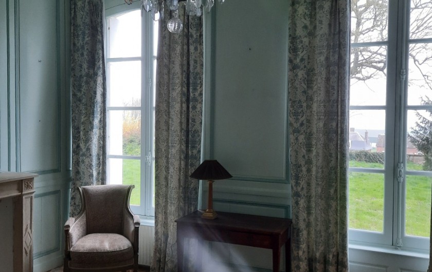 Location de vacances - Château - Manoir à Mesnil-Verclives - vue d'une chambre au rez de chaussée