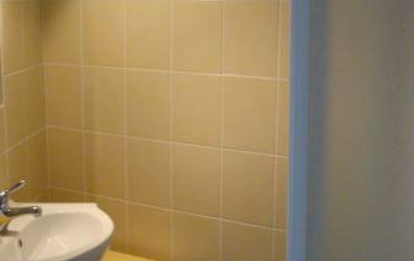 Location de vacances - Maison - Villa à Laps - Deuxième salle d'eau et WC au niveau des chambres.