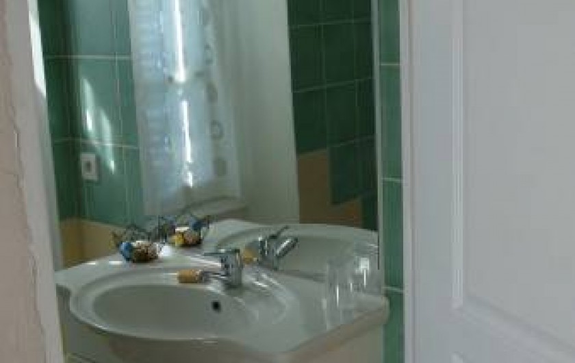 Location de vacances - Maison - Villa à Laps - Première salle d'eau et WC.