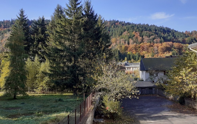 Location de vacances - Appartement à Le Mont-Dore - Vue extérieure de la pièce de vie