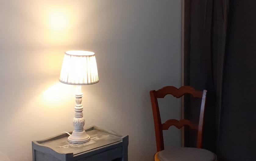 Location de vacances - Appartement à Le Mont-Dore - Détail déco chambre côté cour