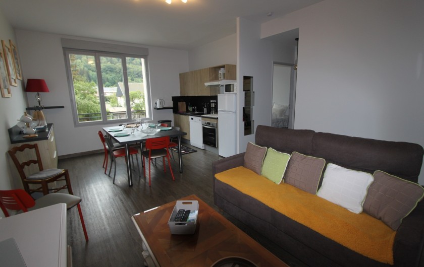 Location de vacances - Appartement à Le Mont-Dore - Vue d'ensemble de la pièce de vie