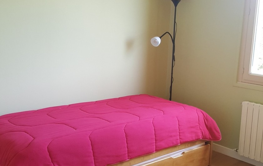 Location de vacances - Villa à Plougrescant - deuxième chambre au rdc avec 2 lits 90