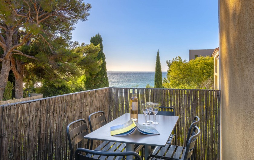 Location de vacances - Appartement à Rayol-Canadel-sur-Mer - Appartement avec un accès direct à la plage jusqu’à 6 pers