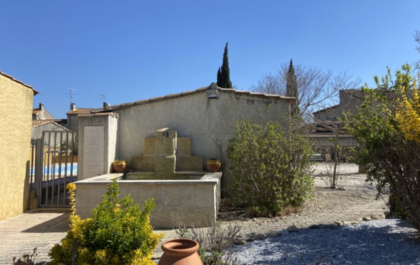 Location de vacances - Gîte à Fontvieille - entrée piscine