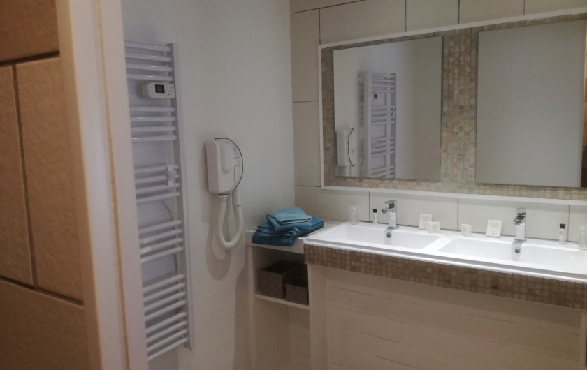 Location de vacances - Chambre d'hôtes à Lus-la-Croix-Haute - salle d eau M Deraismes