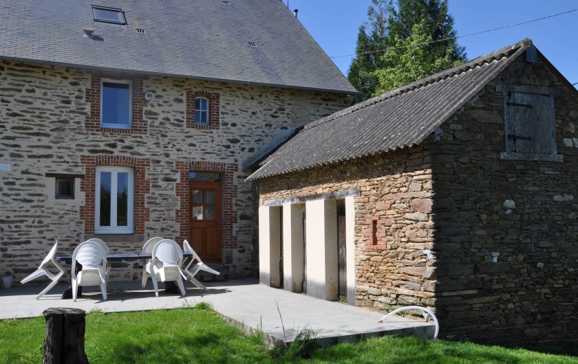 Location de vacances - Maison - Villa à Nouzerolles - arrière ; côté jardin; grand terrain ;