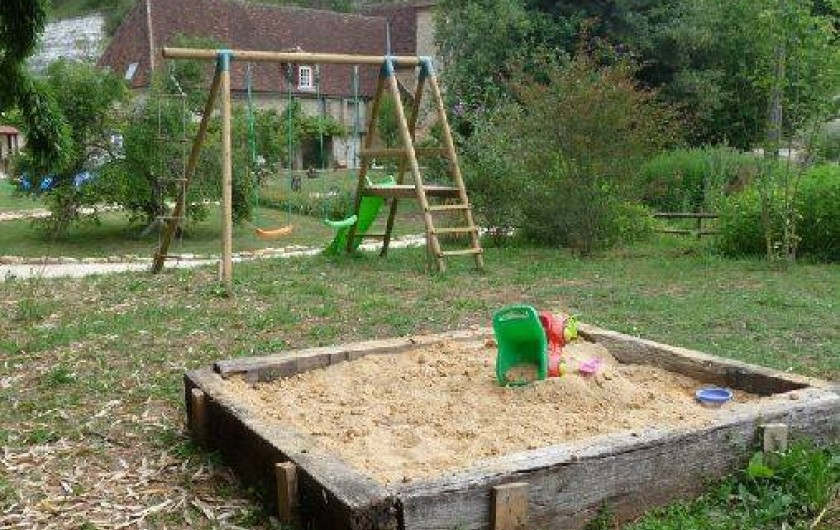 Location de vacances - Gîte à Saint-Chamassy - coin jeux enfant