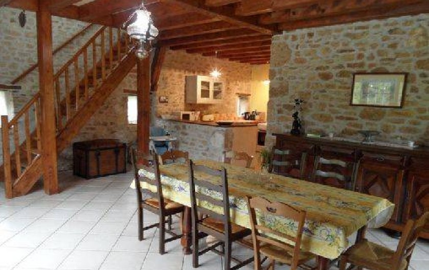 Location de vacances - Gîte à Saint-Chamassy - salle à manger