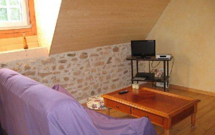Location de vacances - Gîte à Saint-Chamassy - coin télé