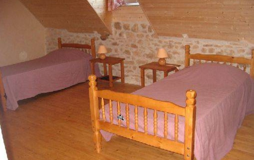 Location de vacances - Gîte à Saint-Chamassy - chambre du haut