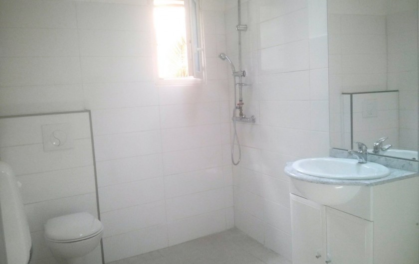 Location de vacances - Studio à Sanary-sur-Mer - salle d'eau : douche à l'italienne