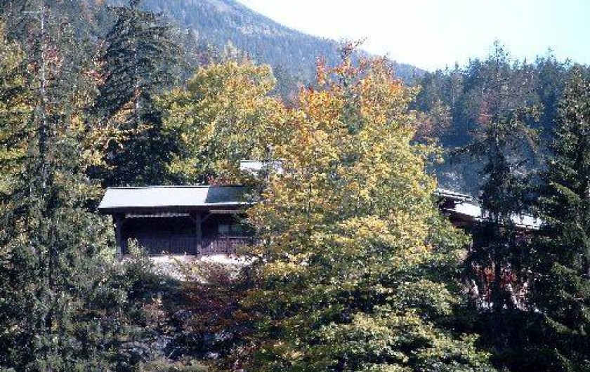 Location de vacances - Appartement à Les Houches - L'appartement côté  lac ( 2eme balcon à partir de la gauche)