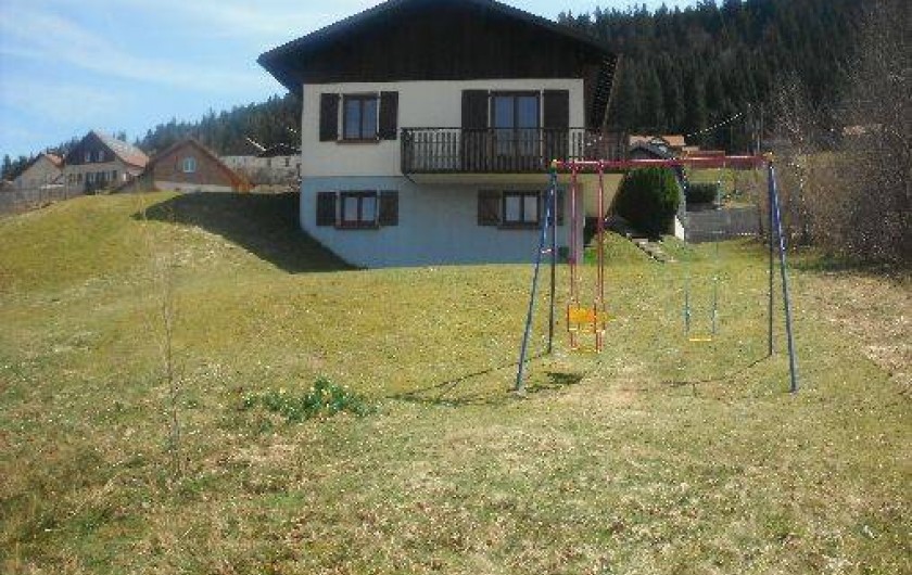 Location de vacances - Chalet à Gérardmer - chalet depuis le jardin