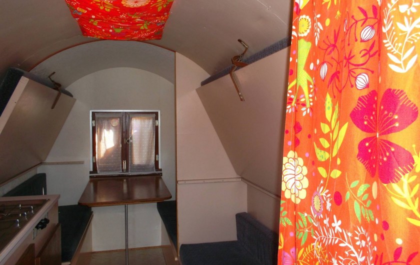Location de vacances - Roulotte à Aubigny - intérieur roulotte