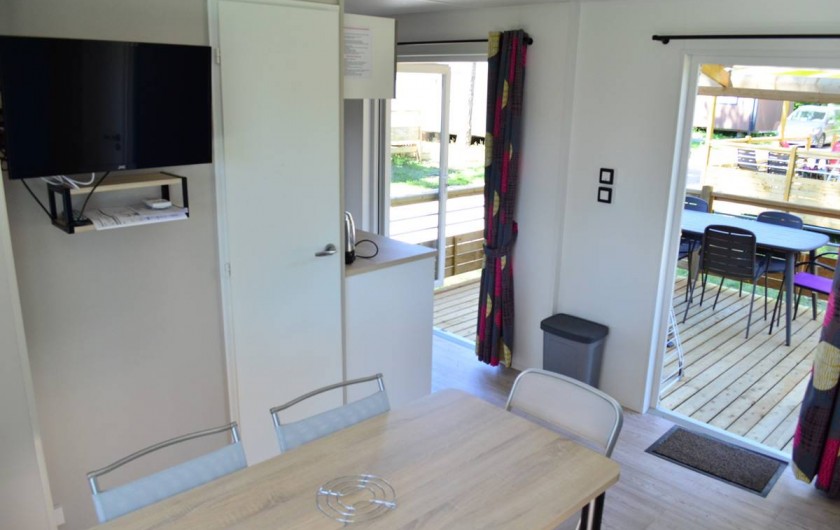 Location de vacances - Bungalow - Mobilhome à Publier - salon donnant sur terrasse
