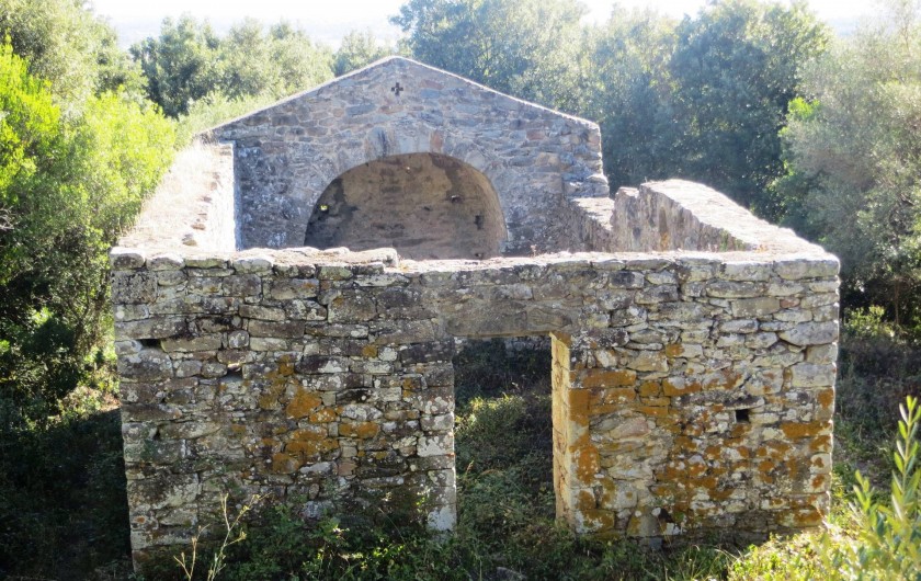 Location de vacances - Bungalow - Mobilhome à Ghisonaccia - Chapelle ruinée San Ghjuvà Prunelli-Mandriolu (8 km)