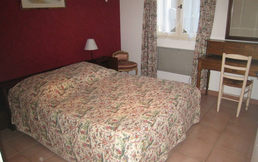 Location de vacances - Appartement à Aix-en-Provence - Chambre avec grande penderie