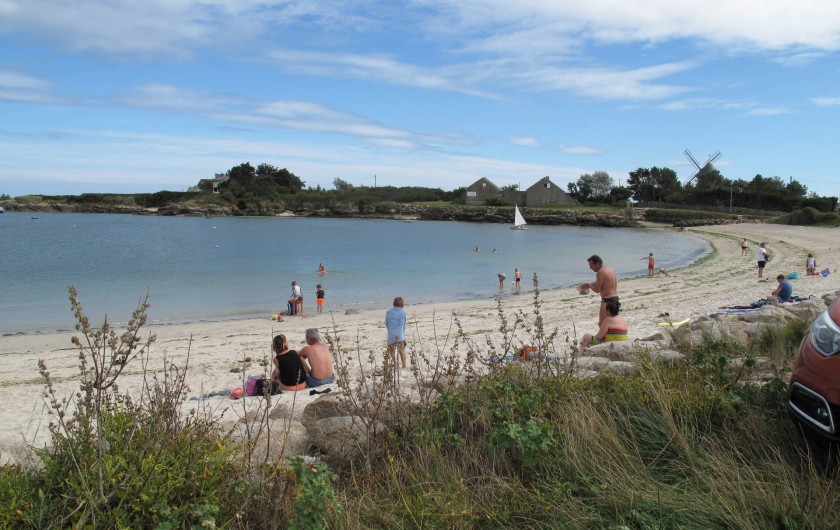 Location de vacances - Bungalow - Mobilhome à Gatteville-le-Phare - Anse de Crabec, plage de sable en face de l'entrée du camping