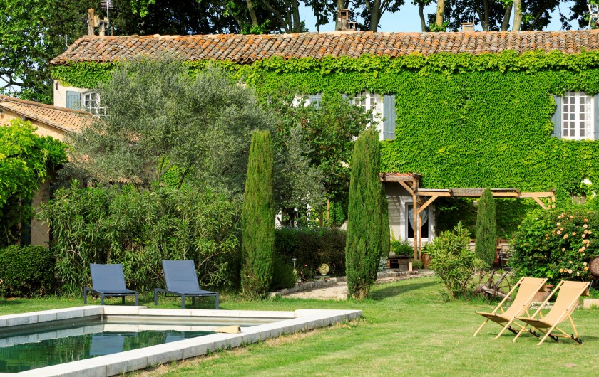 Location de vacances - Mas à Avignon - Mas et jardin