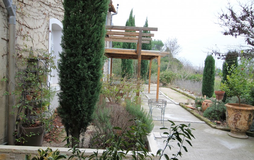 Location de vacances - Mas à Avignon - Extérieur côté jardin