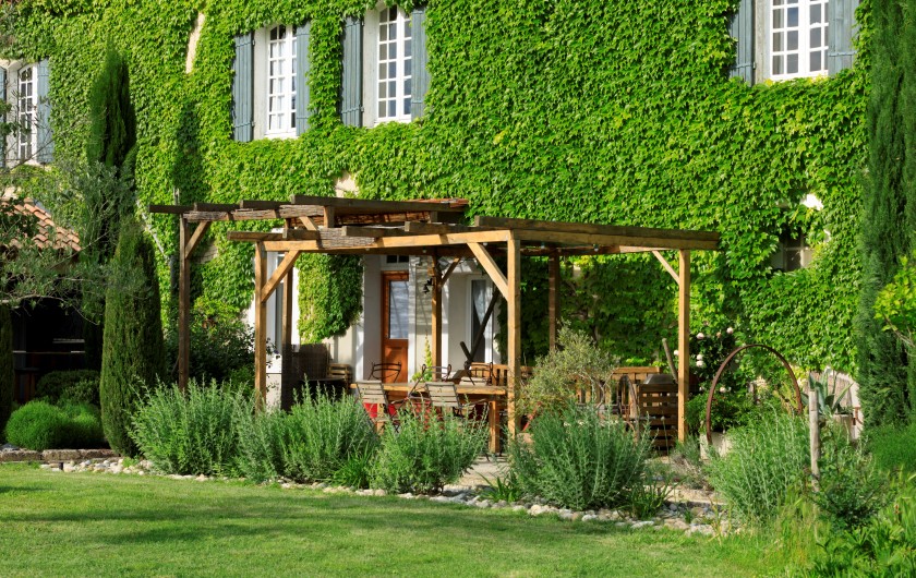 Location de vacances - Mas à Avignon - Terrasse côté jardin