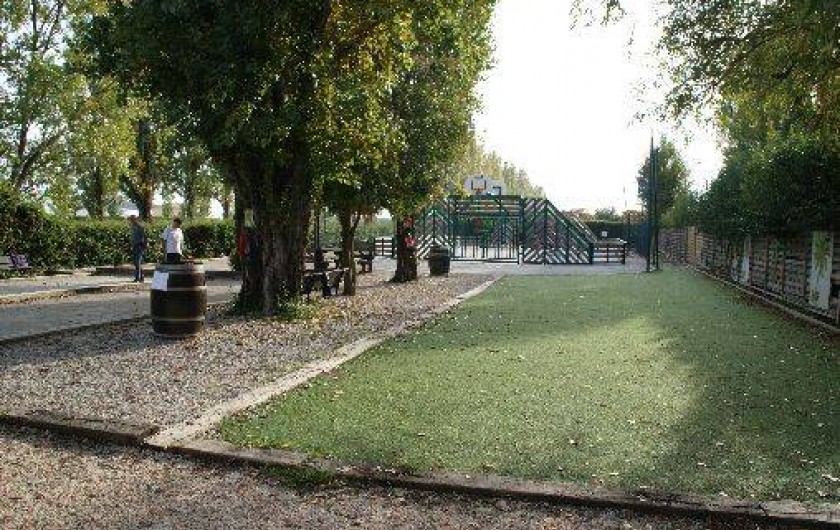 Location de vacances - Bungalow - Mobilhome à Fréjus - Terrain de boules et basket ainsi que tennis de table