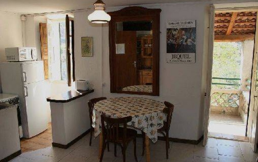 Location de vacances - Appartement à Soccia - séjour et coin cuisine