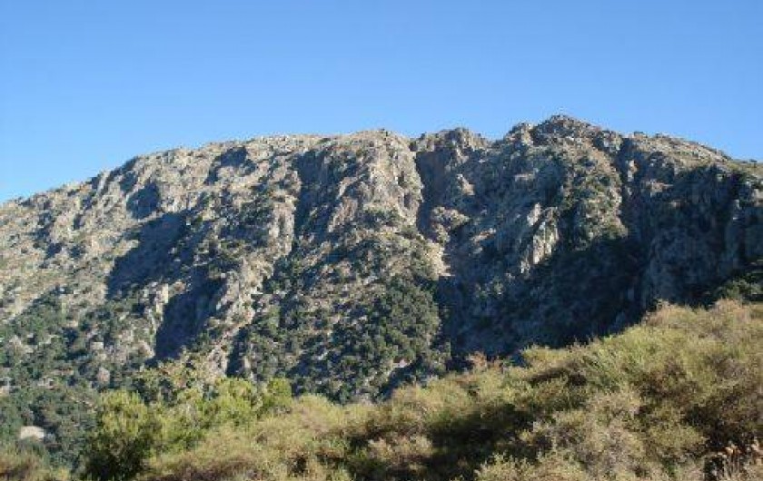 Location de vacances - Appartement à Soccia - vue depuis le parking au départ du chemin vers le lac de Créno