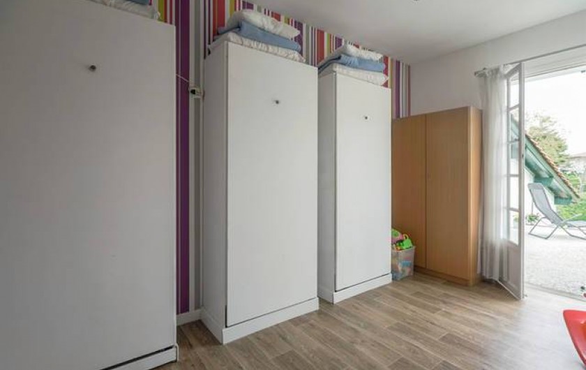 Location de vacances - Villa à Ciboure - lits simple armoire