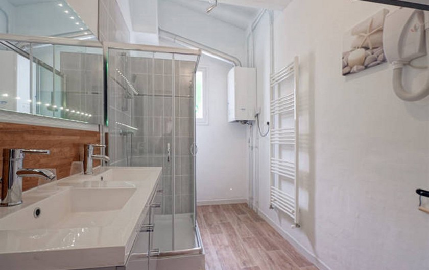Location de vacances - Villa à Ciboure - salle d'eau double vasque