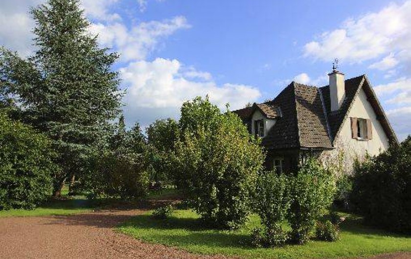 Location de vacances - Gîte à Autun - Entrée de la maison Jardin entièrement clos