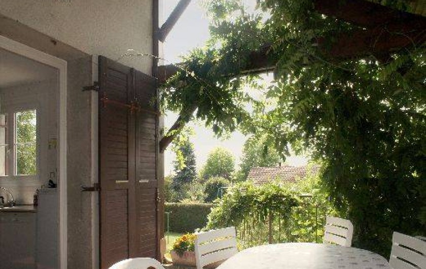 Location de vacances - Gîte à Autun - La terrasse couverte