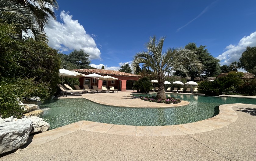 Location de vacances - Villa à Carros - Pataugeoire avec cascade idéale pour les enfants