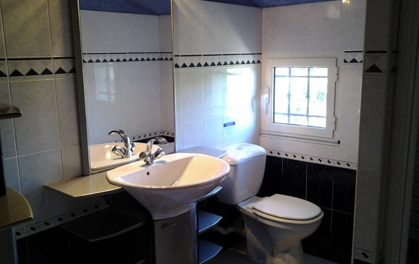 Location de vacances - Villa à Sainte-Maxime - Salle d'eau de l'étage