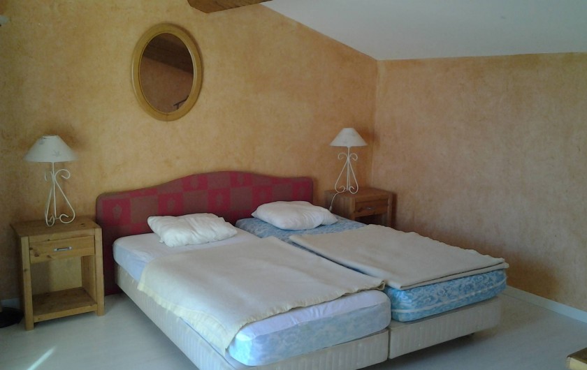 Location de vacances - Villa à Sainte-Maxime - Chambre de l'étage avec terrasse