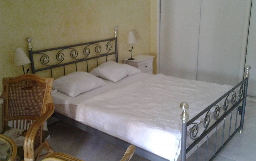 Location de vacances - Villa à Sainte-Maxime - Chambre à RdC surélevé avec terrasse
