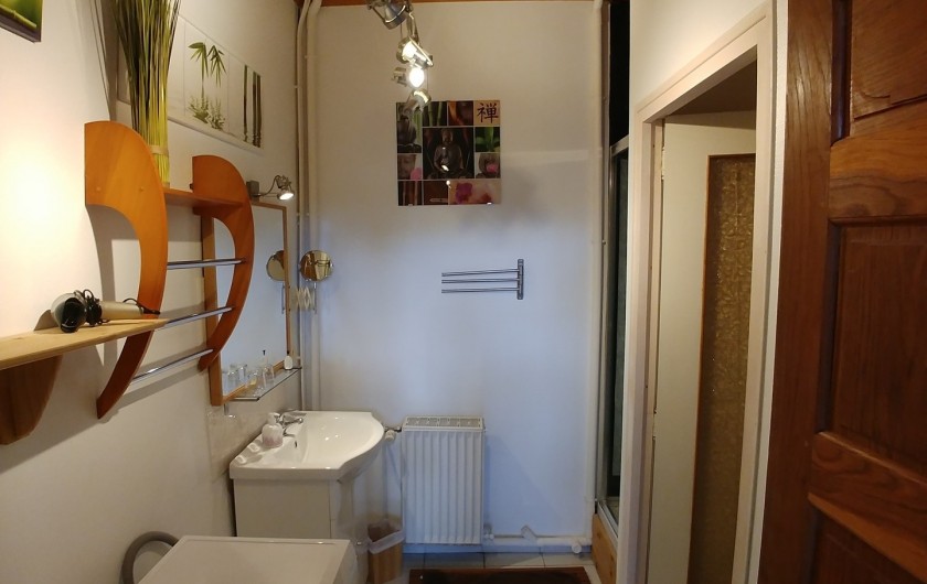 Location de vacances - Chambre d'hôtes à Beaumont - Salle de bain
