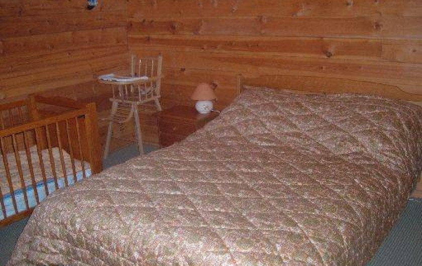 Location de vacances - Chalet à Hauteluce - chambre lit double avec lit bébé