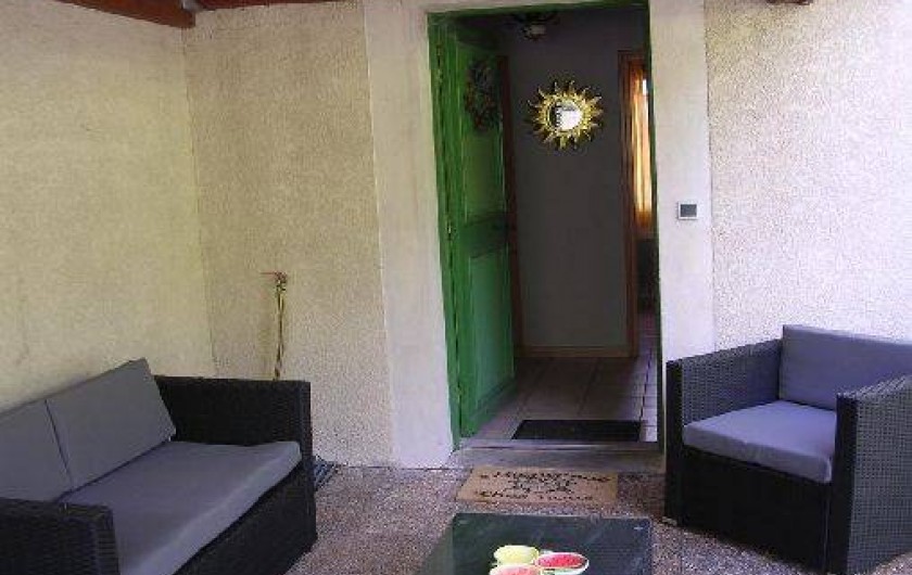 Location de vacances - Gîte à Molières-Cavaillac - entrée du gite et terrasse