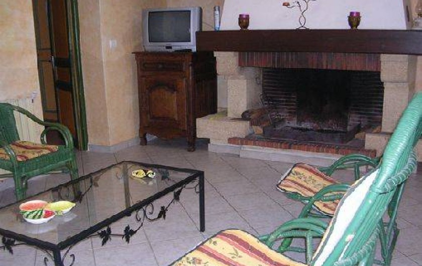 Location de vacances - Gîte à Molières-Cavaillac - salon avec cheminée ouverte