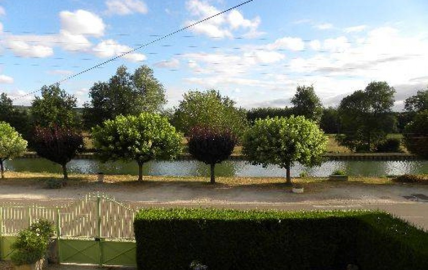 Location de vacances - Maison - Villa à Buffon - Vue du canal depuis la maison